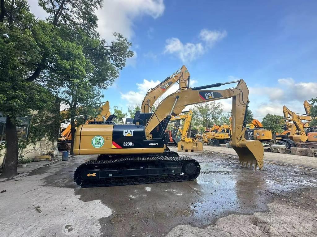 CAT 323 D Gravemaskiner på larvebånd
