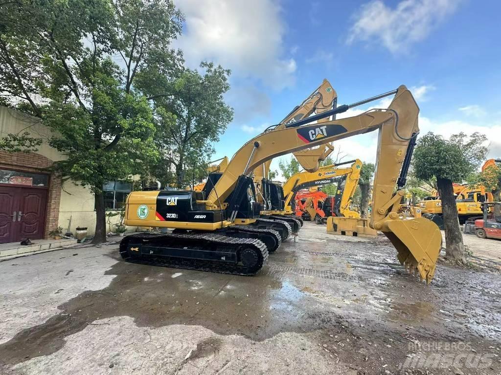CAT 323 D Gravemaskiner på larvebånd