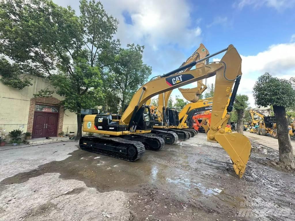 CAT 323 D Gravemaskiner på larvebånd