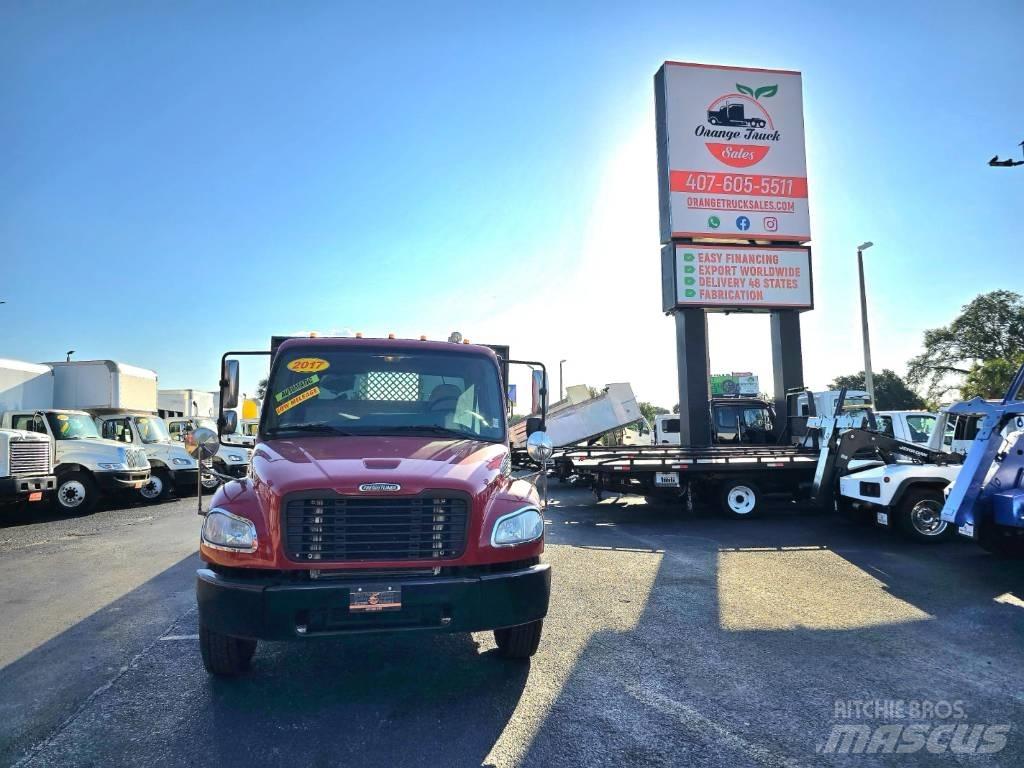 Freightliner M2 106 Lastbil med lad/Flatbed