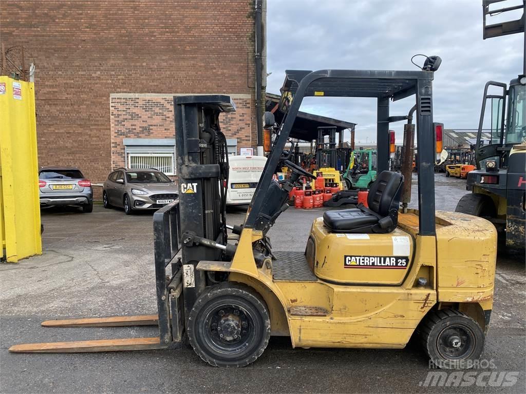 CAT DP25K Diesel gaffeltrucks