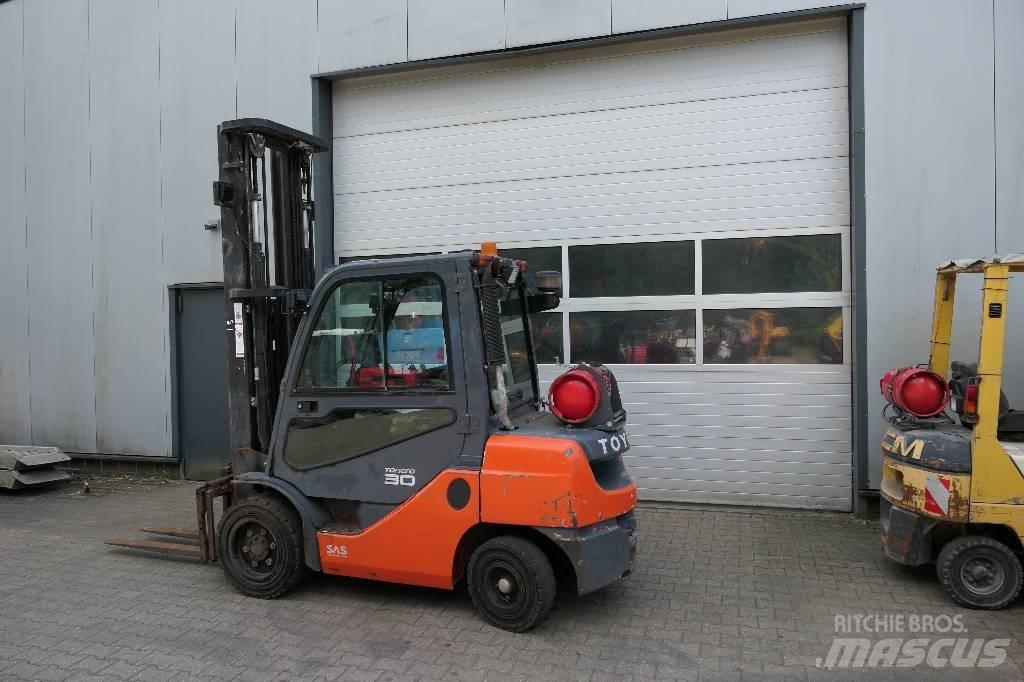 Toyota 02-8 FGF 30 LPG gaffeltrucks