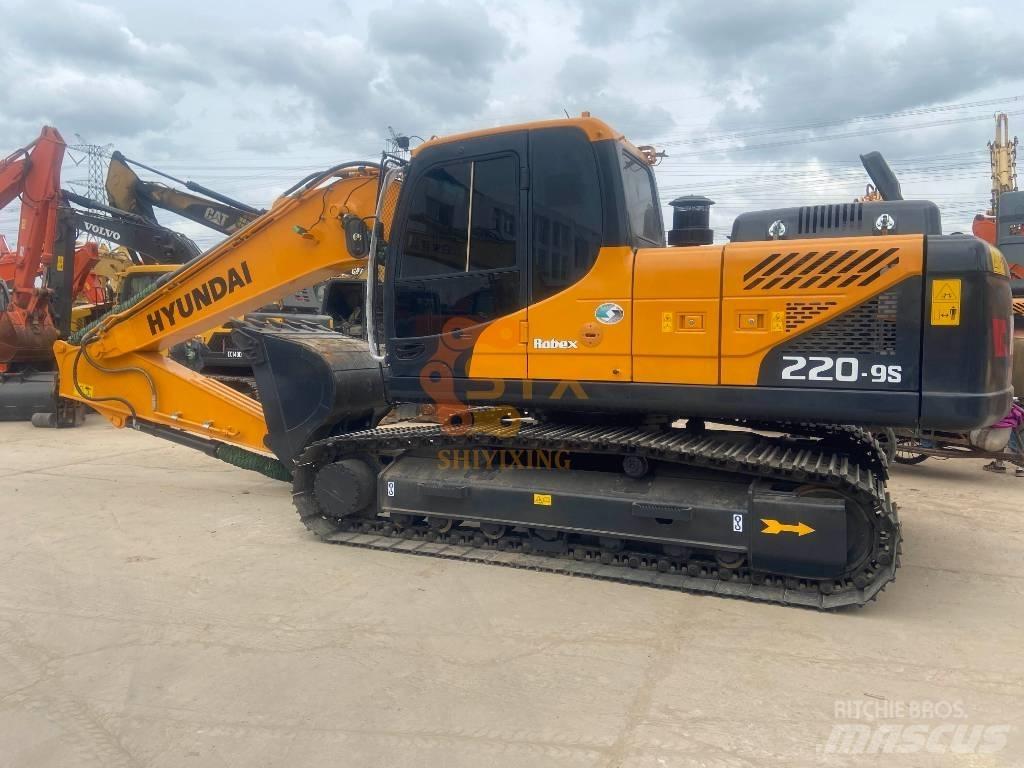 Hyundai Robex 220 Gravemaskiner på larvebånd