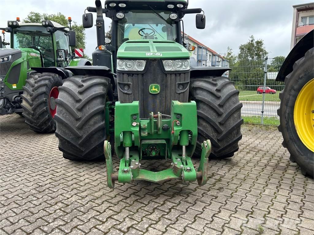 John Deere 8335R Traktorer