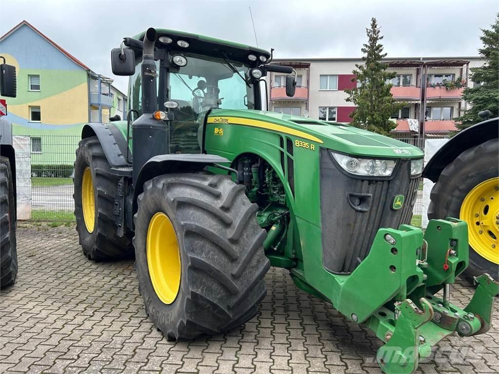 John Deere 8335R Traktorer