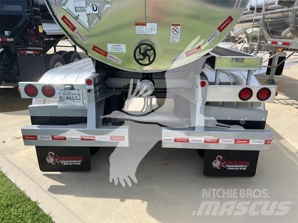 Dragon  Semi-trailer med Tank