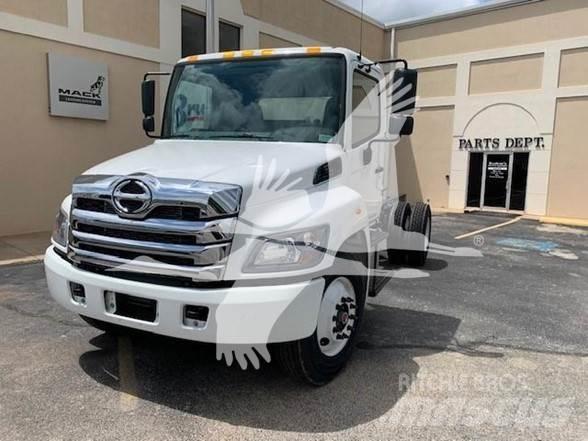 Hino L7 Lastbiler med tip