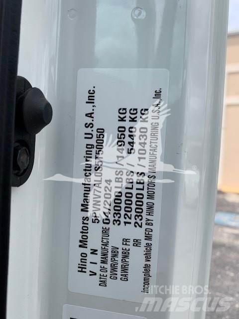 Hino L7 Lastbiler med tip