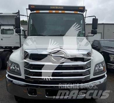 Hino L7 Lastbiler med tip