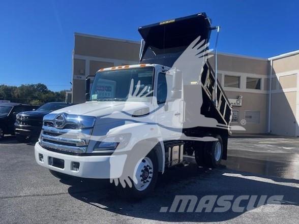 Hino L7 Lastbiler med tip