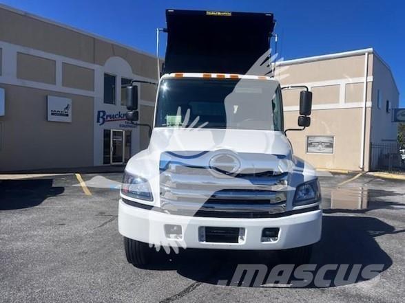 Hino L7 Lastbiler med tip