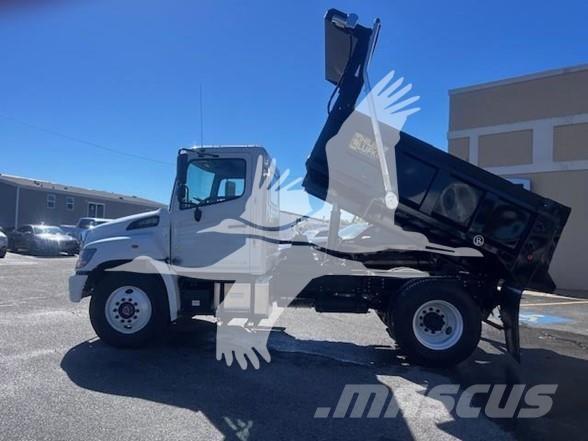 Hino L7 Lastbiler med tip