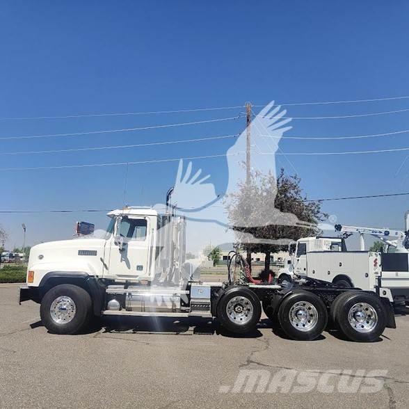 Mack CL733 Trækkere