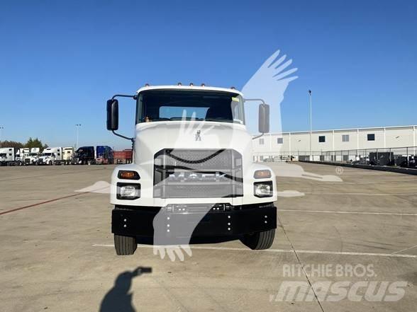Mack MD6 Lastbil med lad/Flatbed