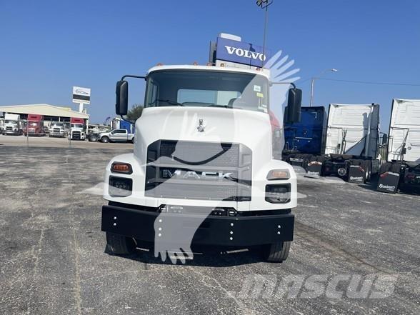 Mack MD6 Chassis