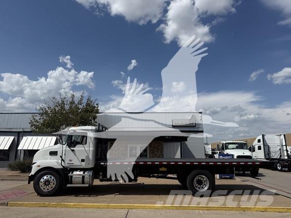 Mack MD6 Lastbil med lad/Flatbed