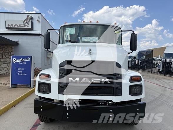 Mack MD6 Lastbil med lad/Flatbed