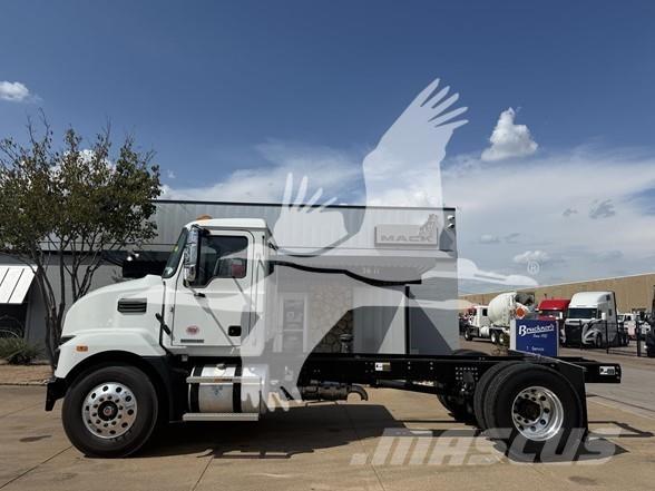 Mack MD7 Chassis