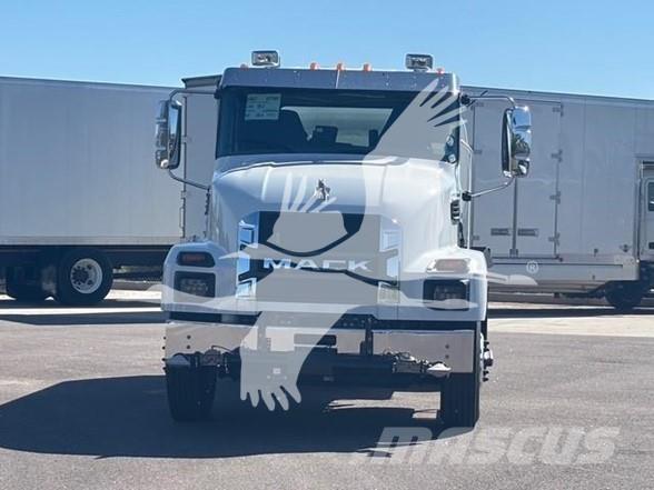 Mack MD7 Tankbiler