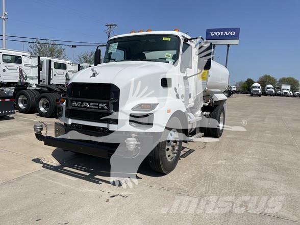 Mack MD7 Tankbiler