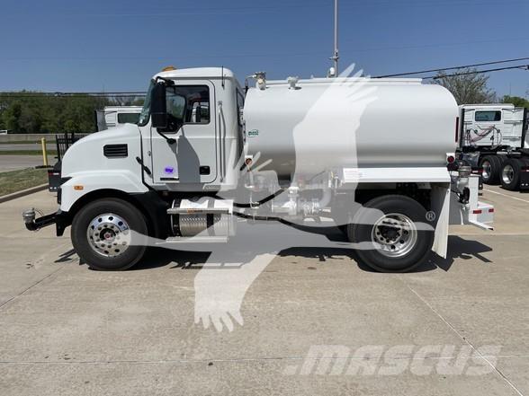Mack MD7 Tankbiler