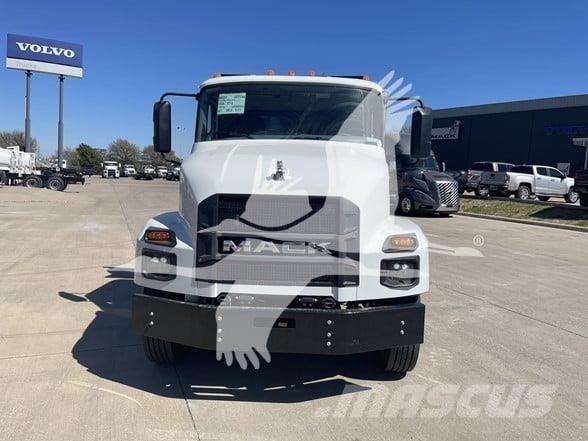 Mack MD7 Lastbiler med tip