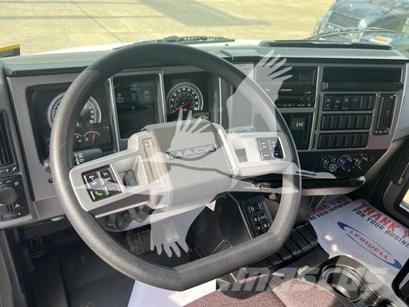 Mack MD7 Lastbiler med tip