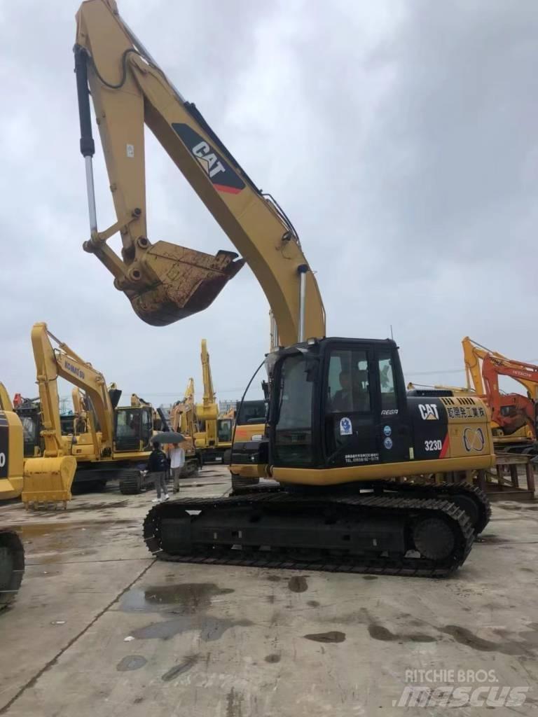 CAT 323 D Gravemaskiner på larvebånd