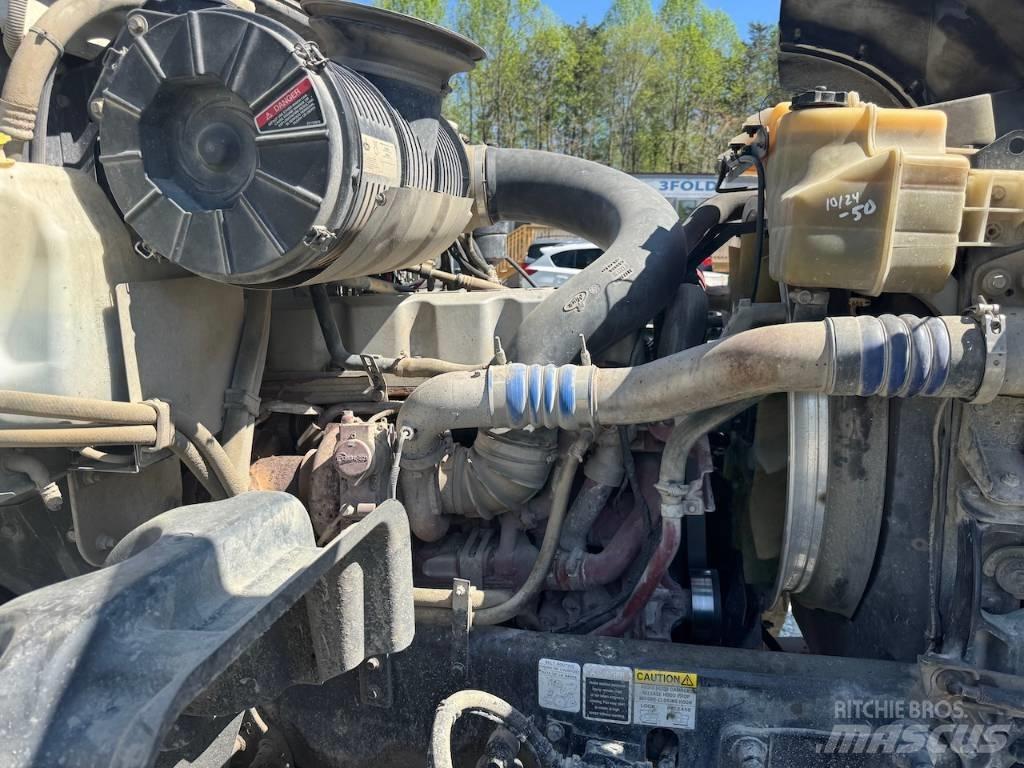 Mack GU713 Lastbiler med tip