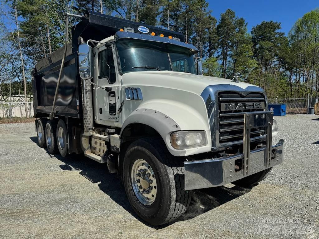Mack GU713 Lastbiler med tip