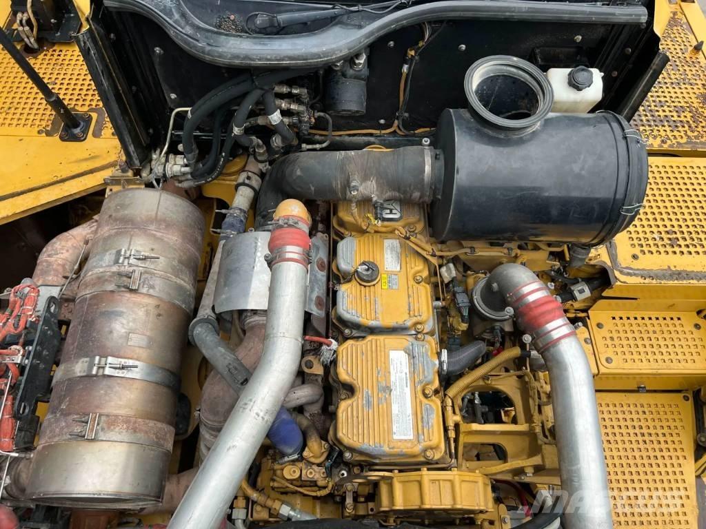 CAT 735B Terrængående lastbiler