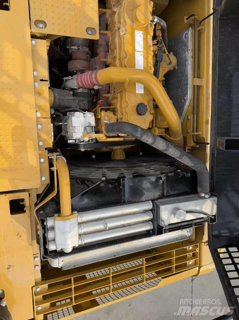 CAT 330d2 Gravemaskiner på larvebånd