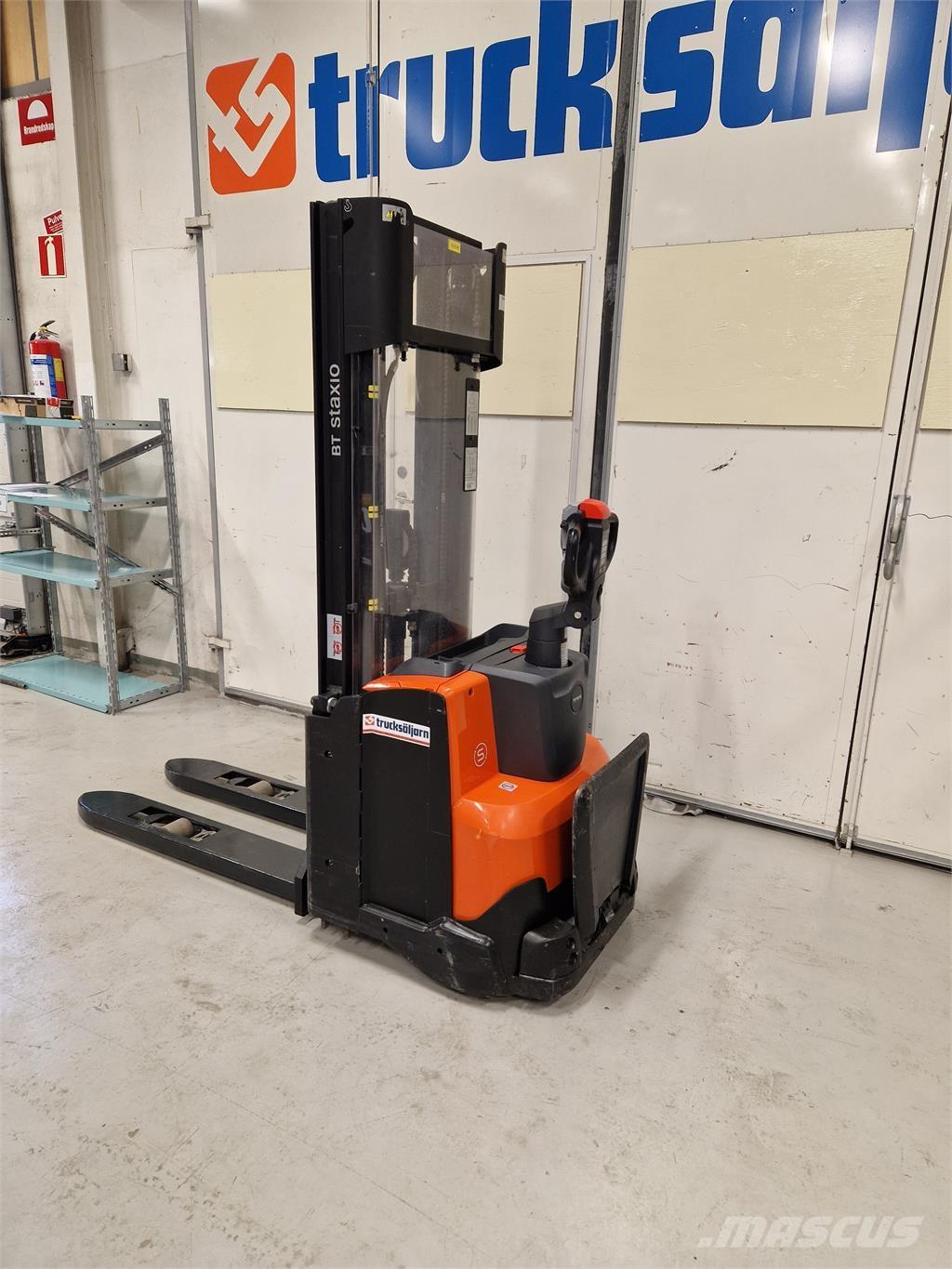 Toyota SWE120L Selvkørende stablere