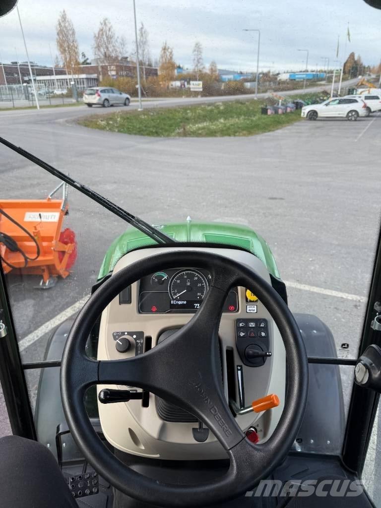 John Deere 3046 R Kompakte traktorer