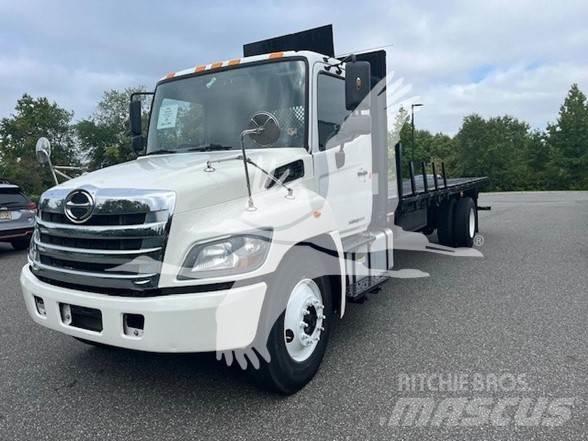 Hino 338 Lastbil med lad/Flatbed