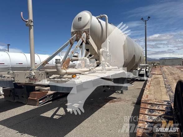 Trail King  Semi-trailer med Tank