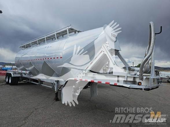 Tremcar  Semi-trailer med Tank