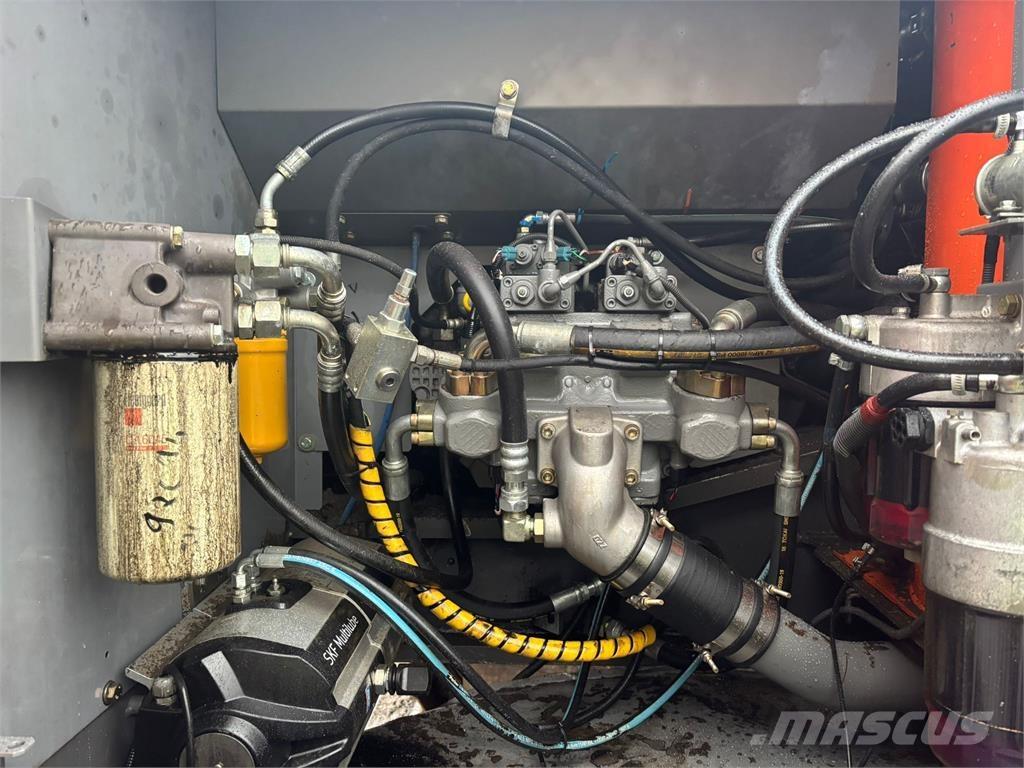 Hitachi ZX250LC-3 Gravemaskiner på larvebånd