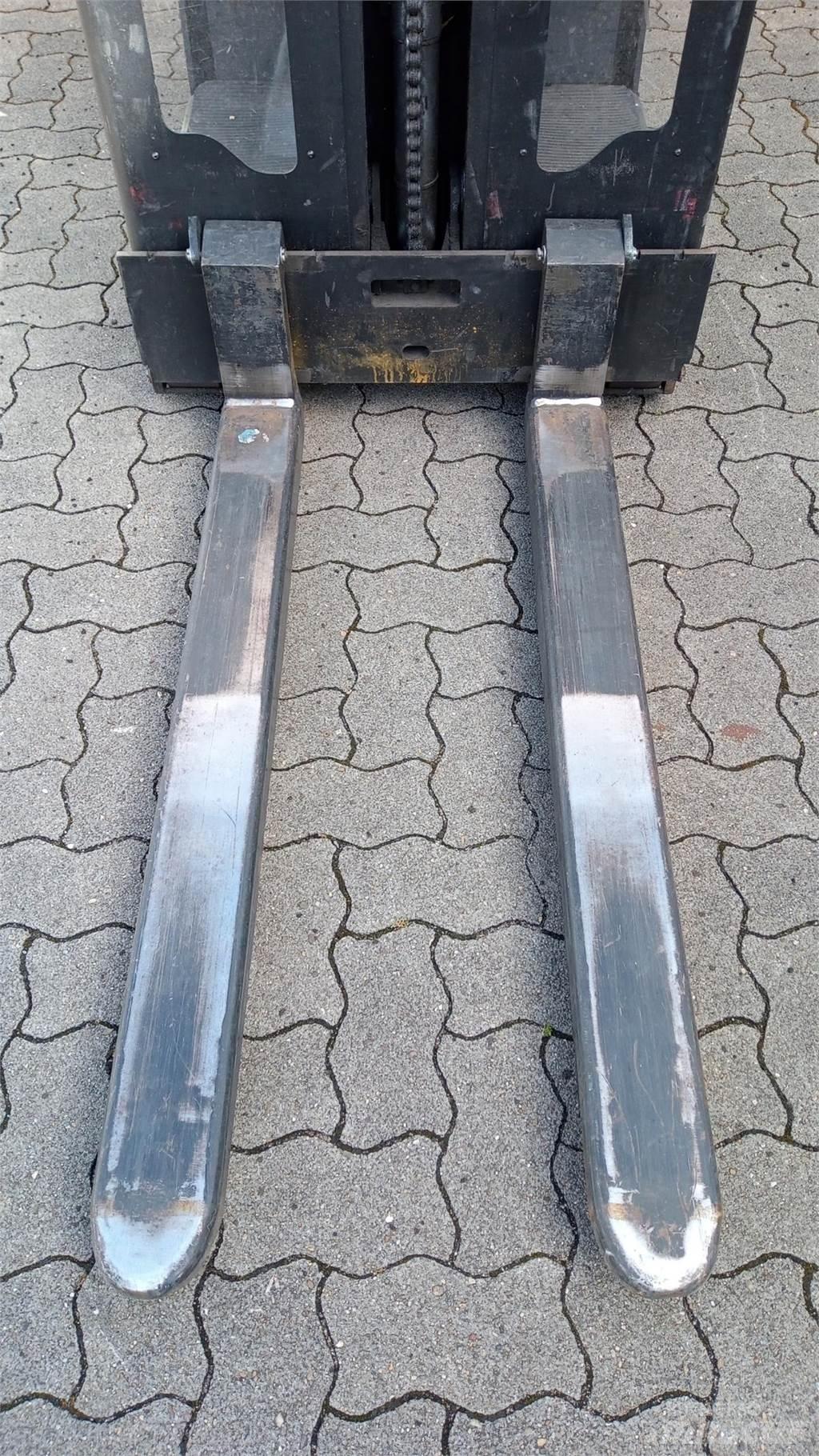 Toyota OSE100 El-palleløftere med platform