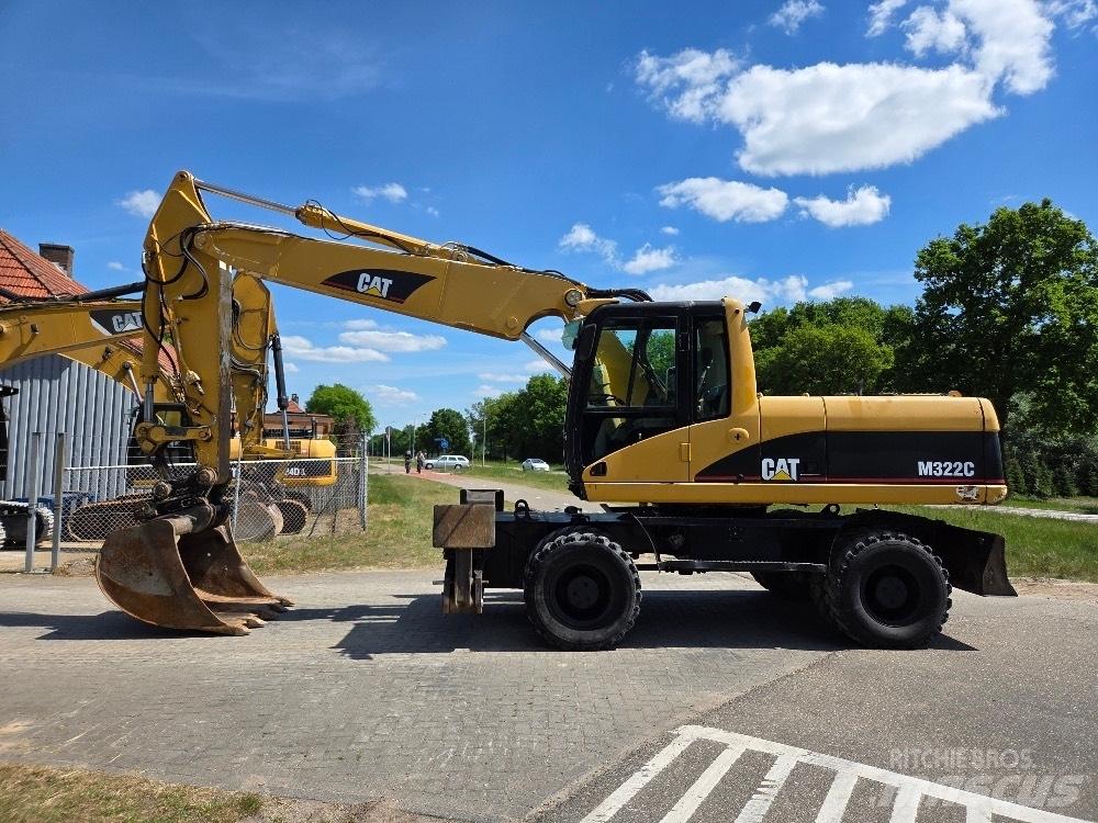 CAT M322C Gravemaskiner på hjul