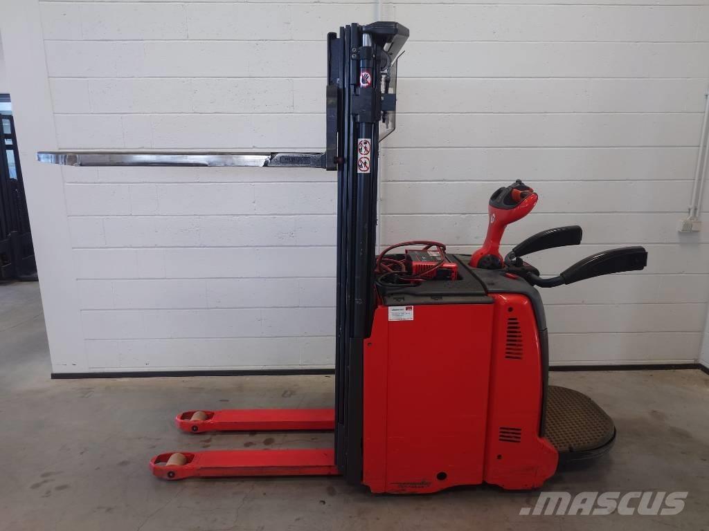 Linde L 12 AP Selvkørende stablere