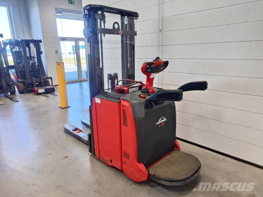 Linde L12AP/133 Selvkørende stablere