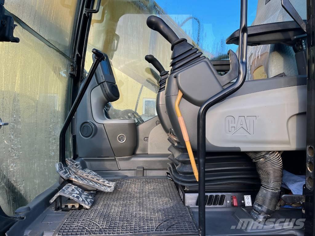 CAT 323 D L Gravemaskiner på larvebånd