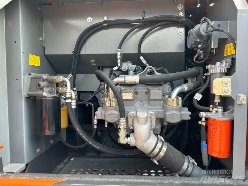 Hitachi ZX 220 LC Gravemaskiner på larvebånd