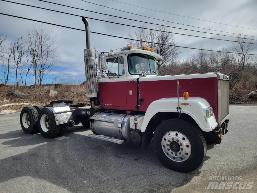 Mack RW613 Trækkere