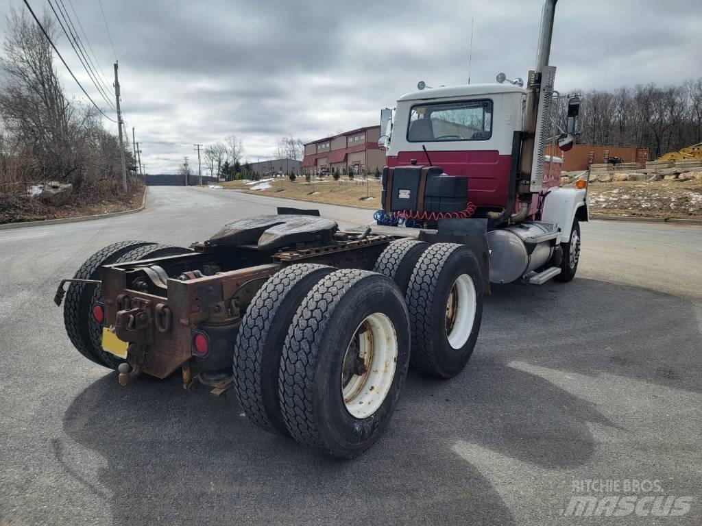 Mack RW613 Trækkere