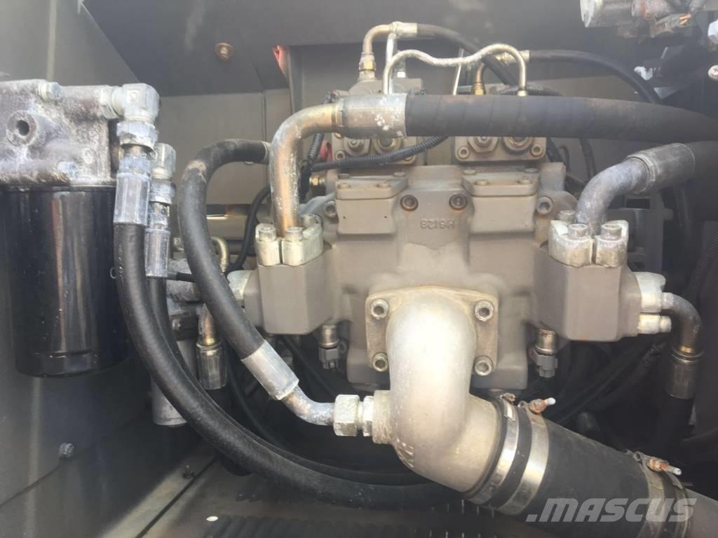 Hitachi zx240 Gravemaskiner på larvebånd