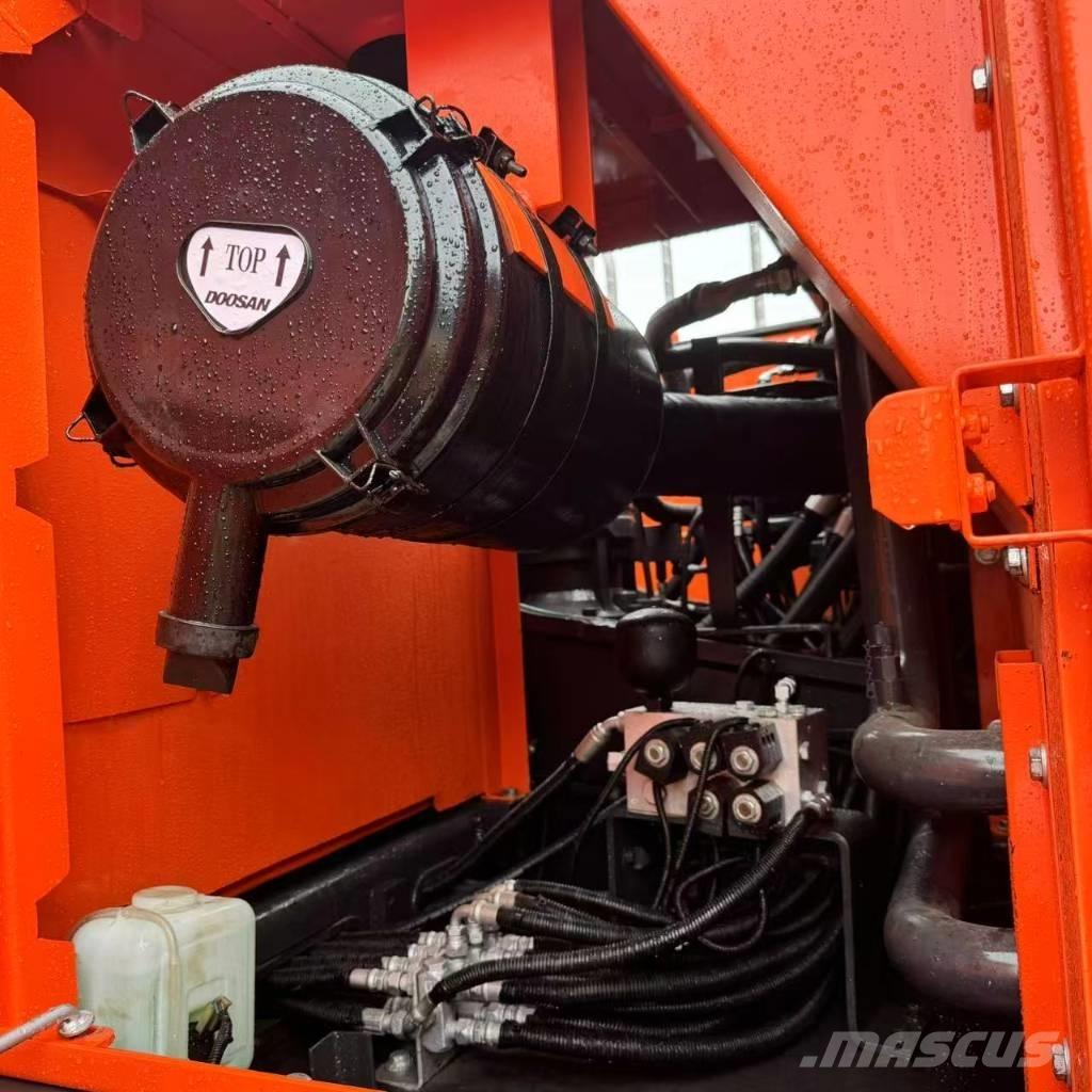 Doosan DX 225 LC Gravemaskiner på larvebånd