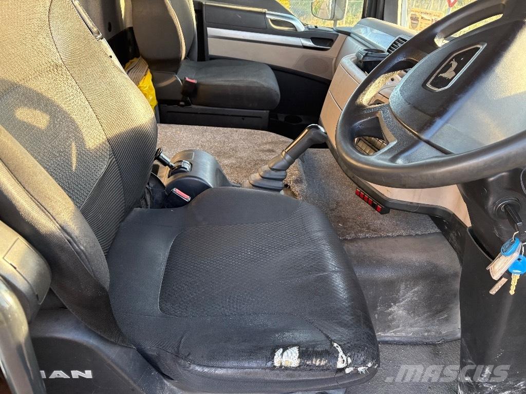 MAN TGM 18.250 Skip loader