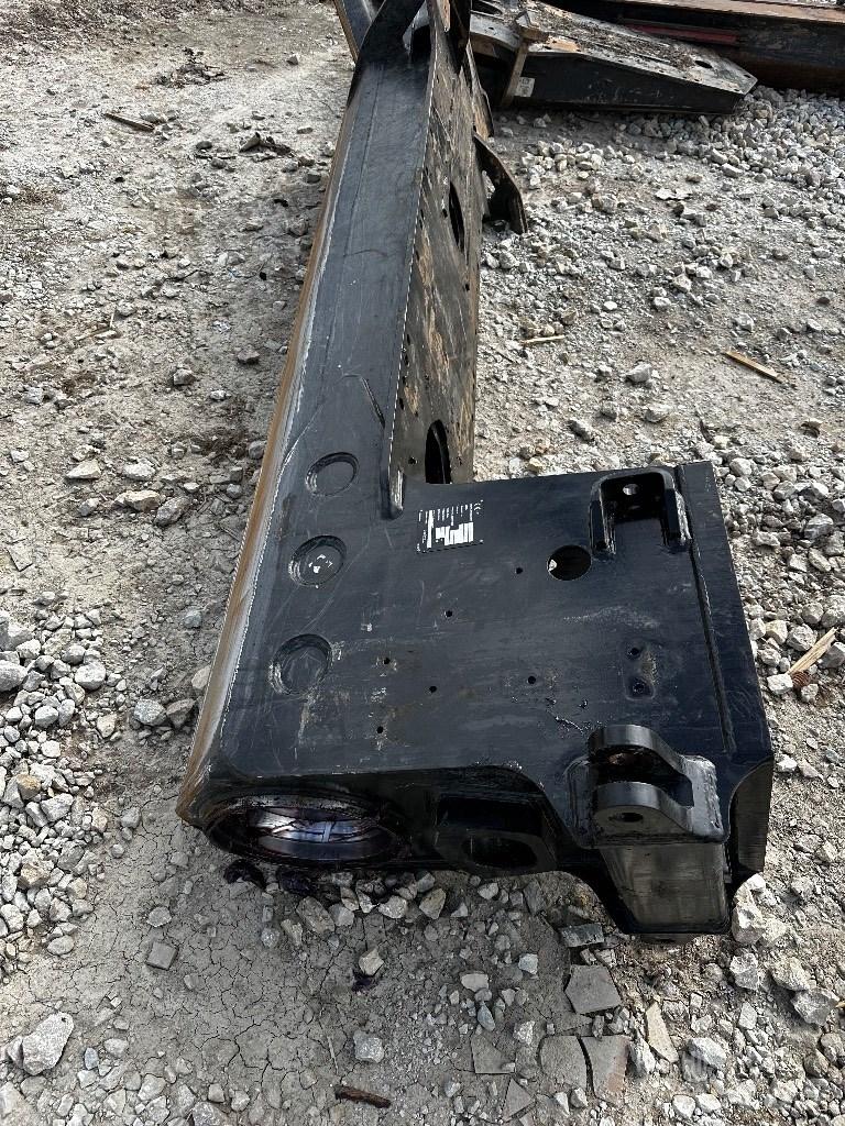 Komatsu 895 Chassis og suspension